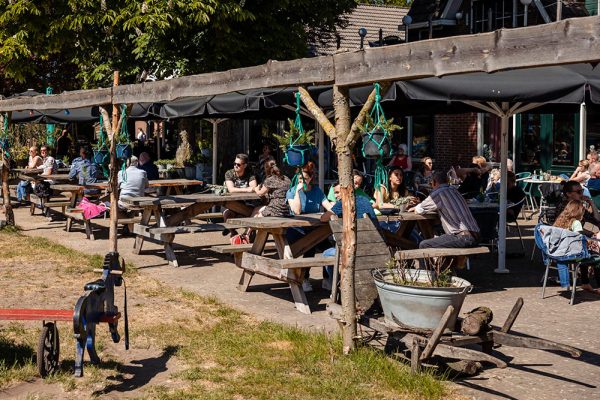 01-gallery-terras-speeltuin-Suzies-Farm-Aalten