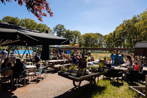 06-gallery-terras-speeltuin-Suzies-Farm-Aalten